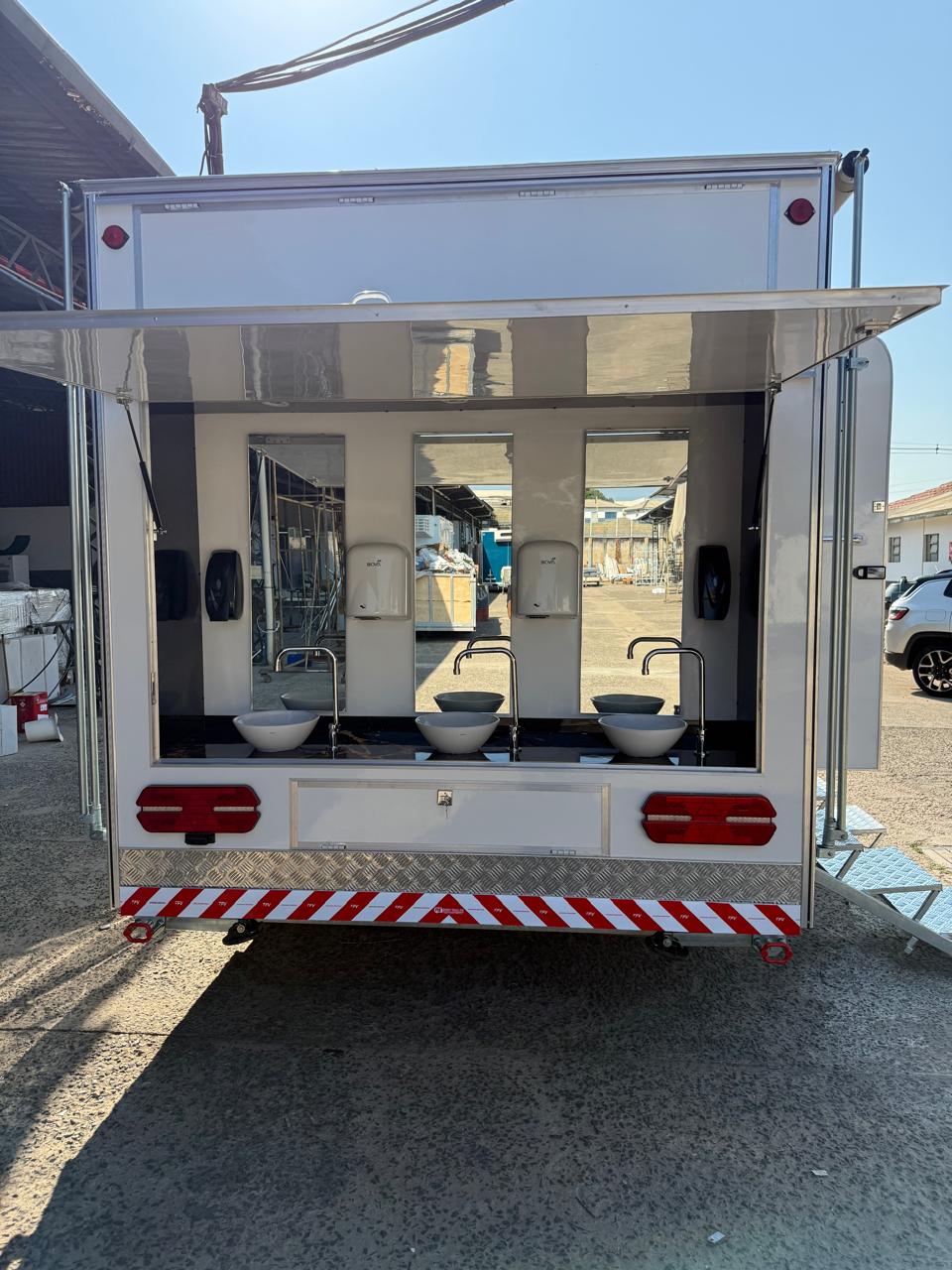 RT 350 Banheiro 06 box - pias externas